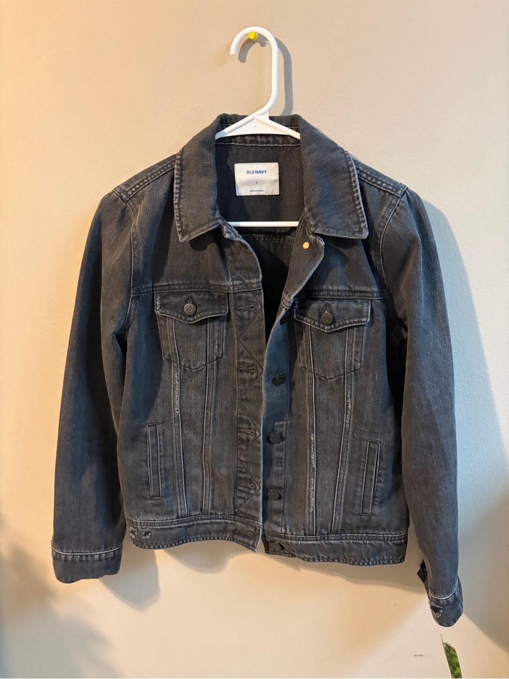 Old Navy women’s Gray Denim Jacket - Button Front Trucker